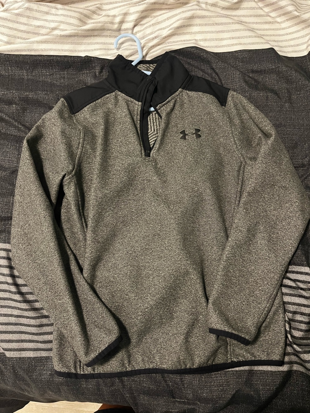 Under Armour boys Gray Quarter-Zip Performance Pullover sz medium